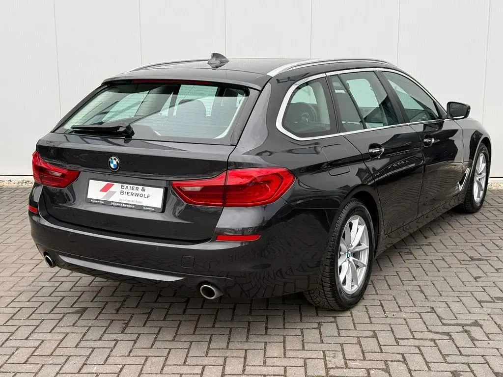 Gebraucht BMW 530 Performance 265 PS (194 kW) 2018 Sophistograu Kombi