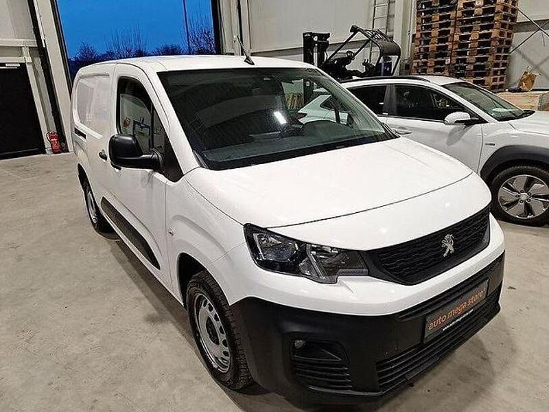 Gebraucht Peugeot Partner Premium 131 PS (96 kW) 2021 Lack weiss banquise/typ aussen Van / Kleinbus