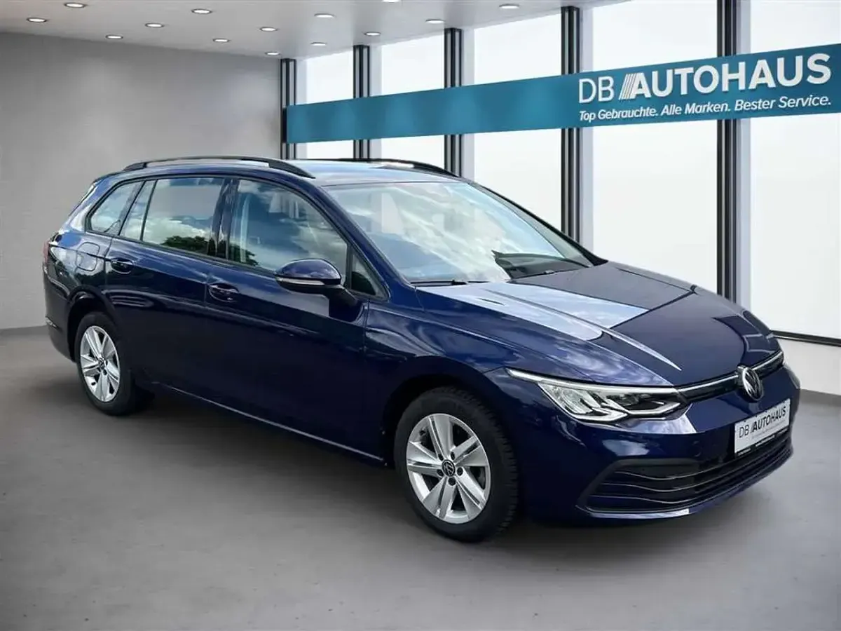 Gebraucht VW Golf VIII Life 110 PS (80 kW) 2024 Blau Kombi