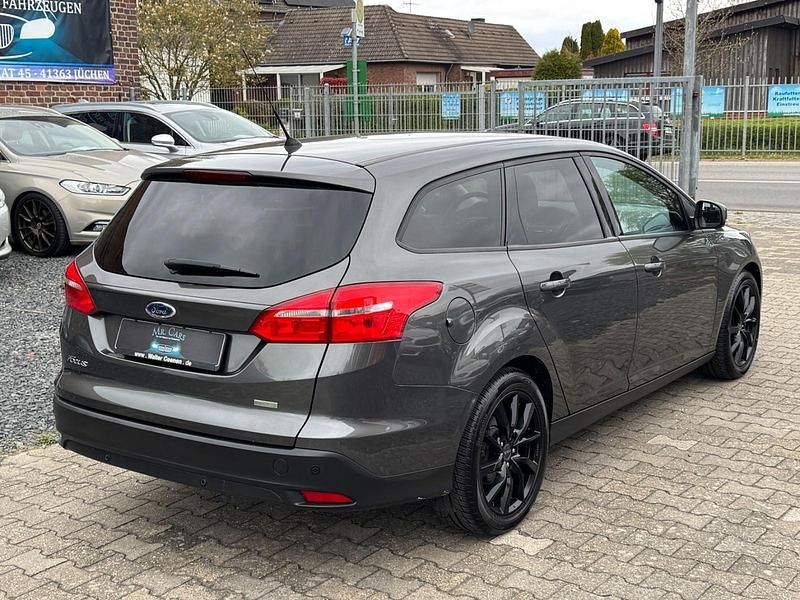 Gebraucht Ford Focus Trend 101 PS (74 kW) 2015 Grau Kombi