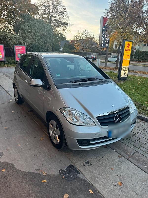 Silber Gebraucht 2011 Mercedes A160 Kleinwagen | 3.800 € (Fairer Preis) - Bild 1/4