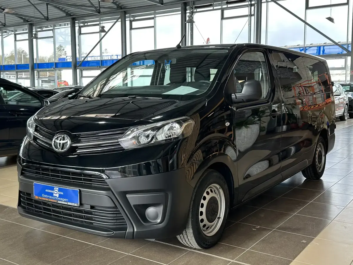 Gebraucht Toyota Proace Verso 144 PS (105 kW) 2023 Schwarz Kombi