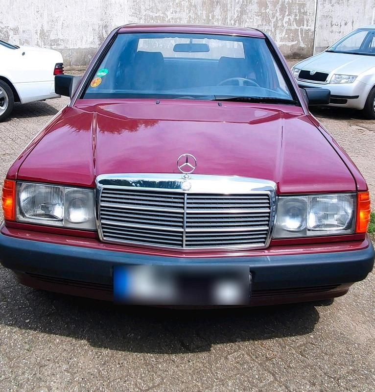 Gebraucht Mercedes 190 72 PS (52 kW) 1993 Rot Limousine