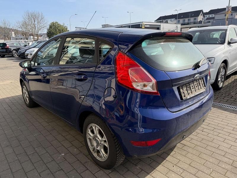 Gebraucht Ford Fiesta 80 PS (58 kW) 2015 Blau Kleinwagen