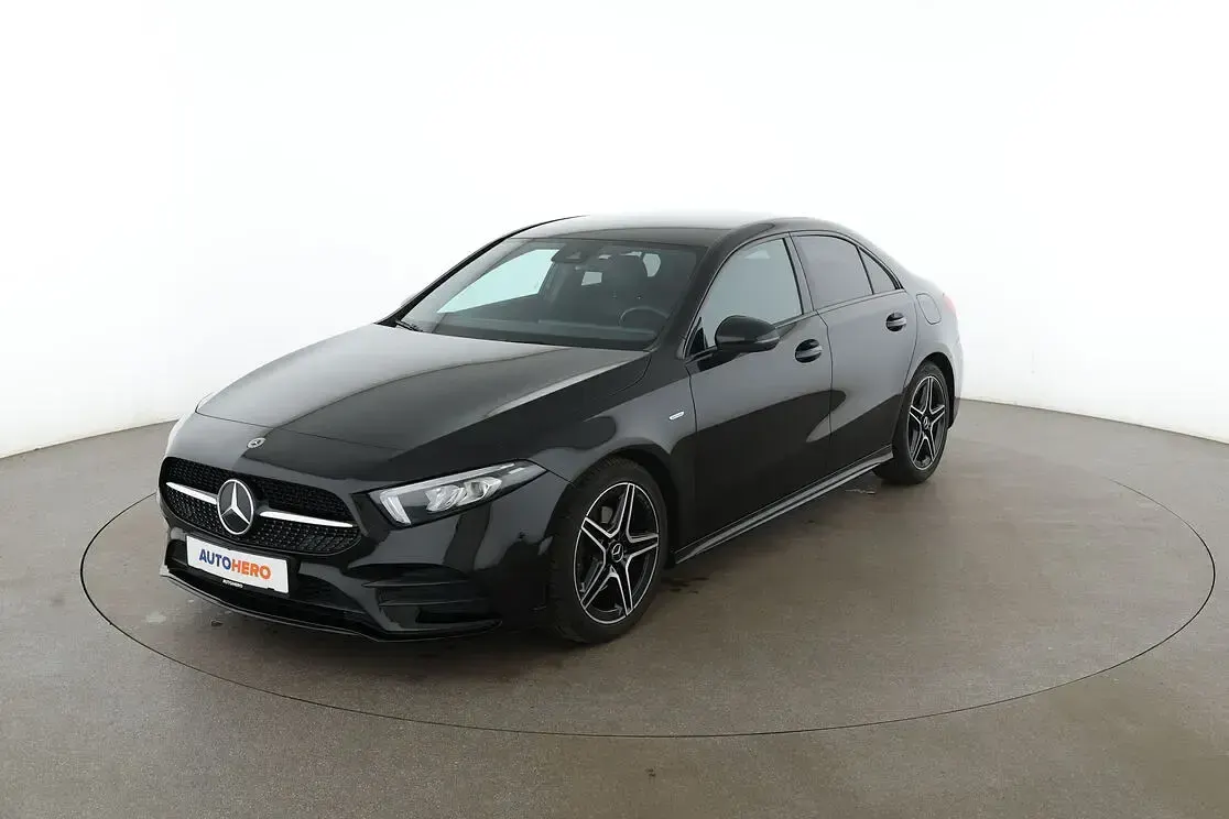 Gebraucht Mercedes A200 AMG line 163 PS (119 kW) 2022 Limousine
