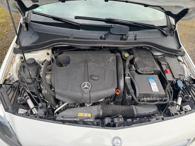 Gebraucht Mercedes B200 139 PS (102 kW) 2012 Weiß Van / Kleinbus