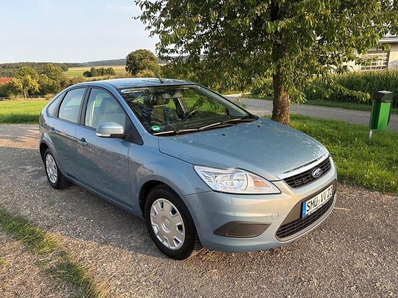 Blau Gebraucht 2009 Ford Focus Limousine | 3.190 € (Etwas zu teuer) - Bild 1/4