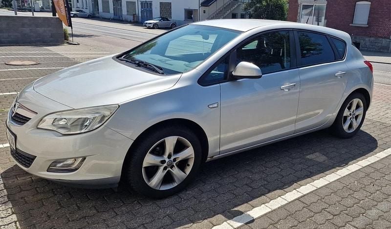 Silber Gebraucht 2011 Opel Astra Limousine | 2.800 € (Guter Preis) - Bild 1/4