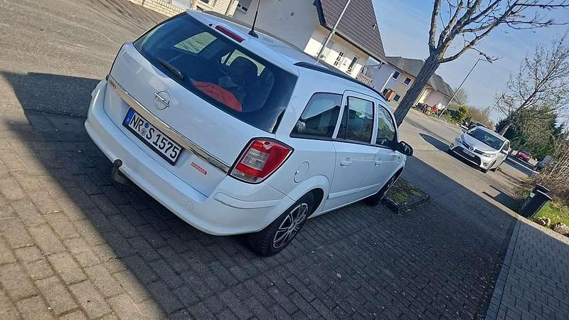Gebraucht Opel Astra 101 PS (74 kW) 2009 Kombi