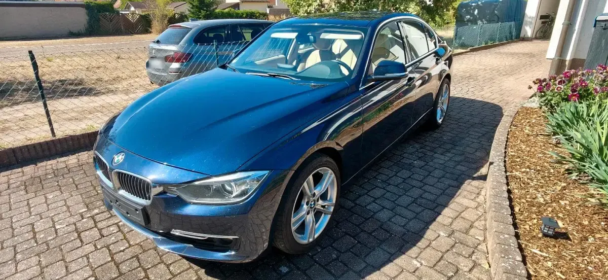 Gebraucht BMW 330 Luxury Line 258 PS (189 kW) 2012 Blau Limousine