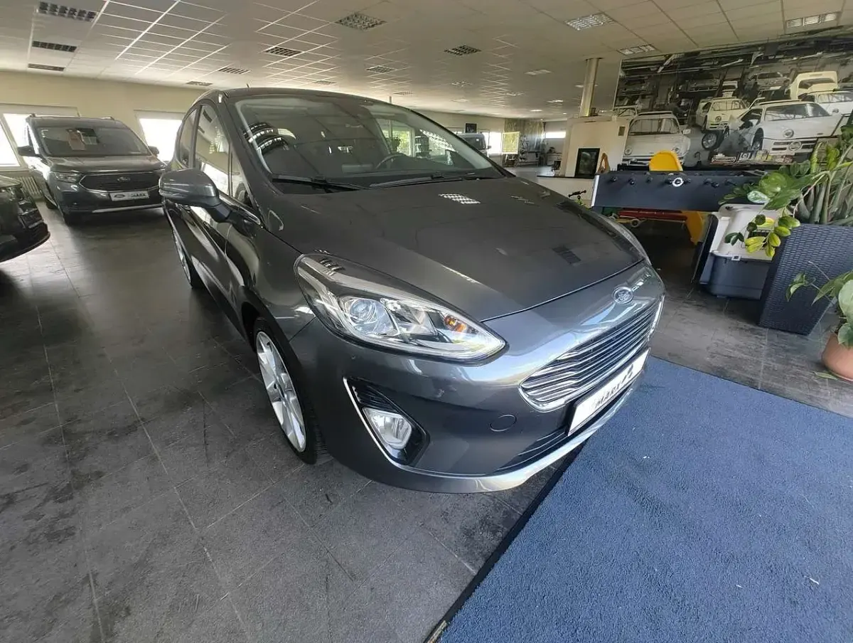 Gebraucht Ford Fiesta Titanium 101 PS (74 kW) 2019 Magneticgrau (metallic) Kleinwagen