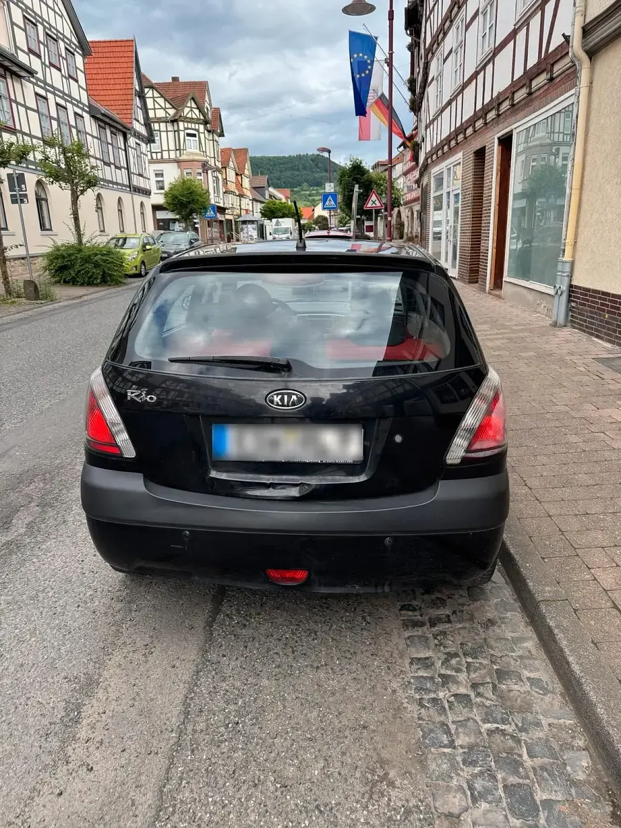 Gebraucht Kia Rio 71 PS (52 kW) 2008 Schwarz Kleinwagen