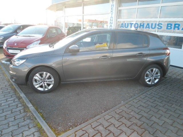 Gebraucht Peugeot 308 Active 131 PS (96 kW) 2017 Platiniumgrau/metall Limousine