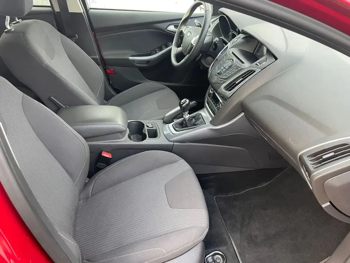 Gebraucht Ford Focus S 150 PS (110 kW) 2012 Rot Limousine