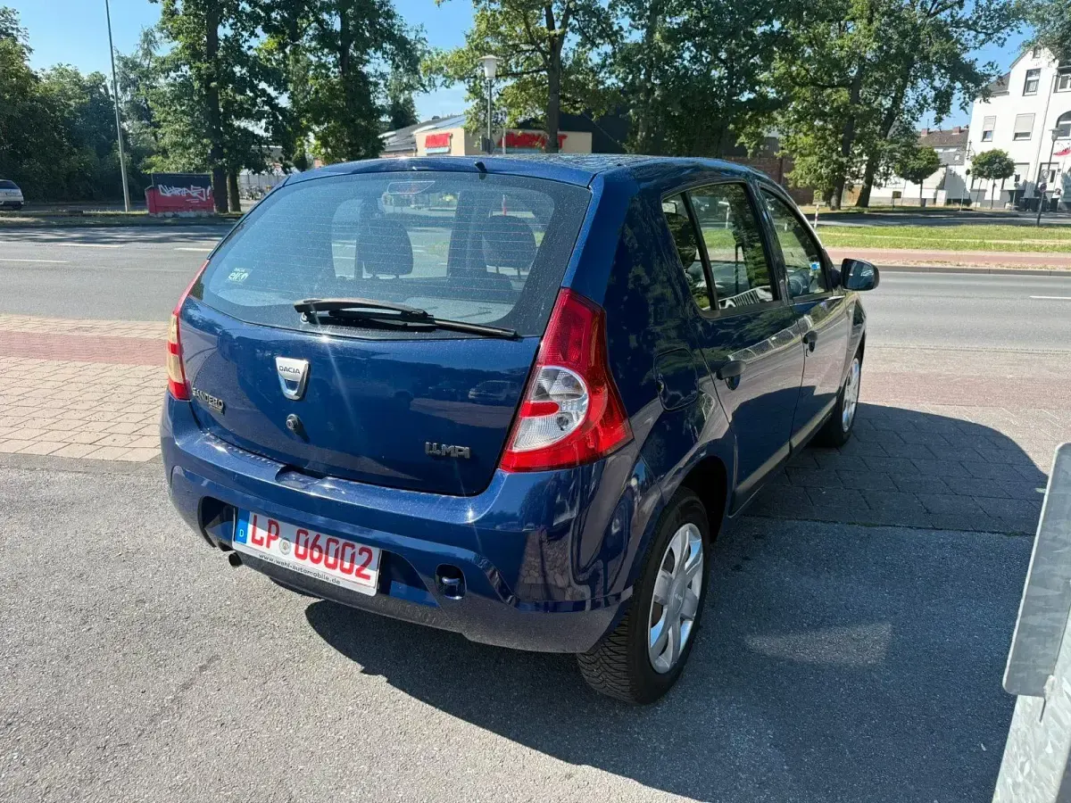 Gebraucht Dacia Sandero 75 PS (55 kW) 2009 Blau Kleinwagen