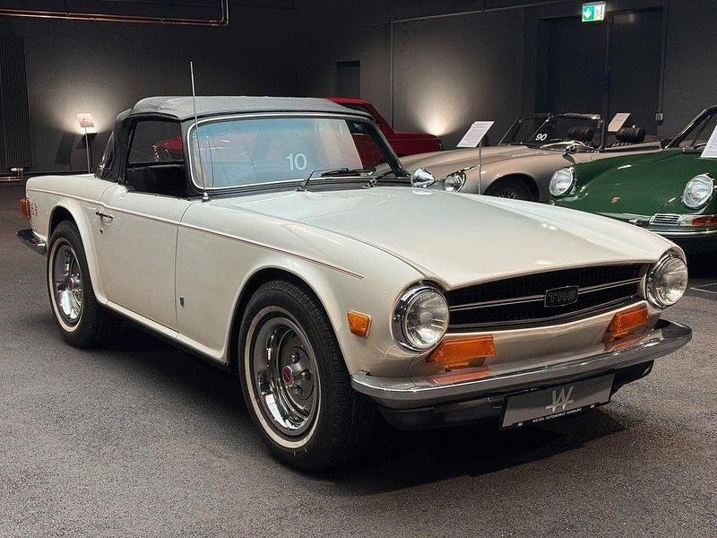 Weiß Gebraucht 1973 Triumph TR6 Cabrio | 24.900 € - Bild 1/4