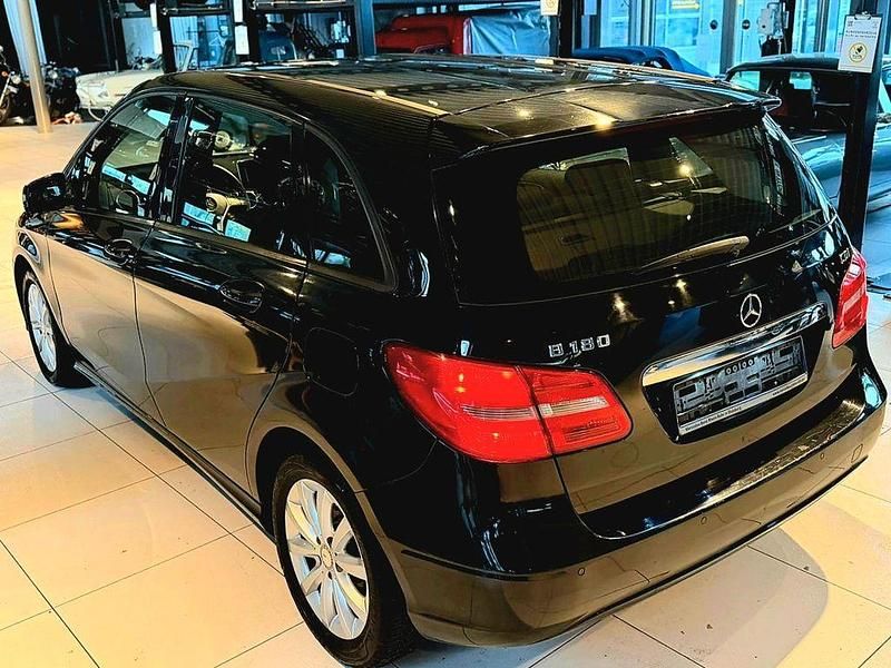 Gebraucht Mercedes B180 109 PS (80 kW) 2013 Schwarz Van / Kleinbus