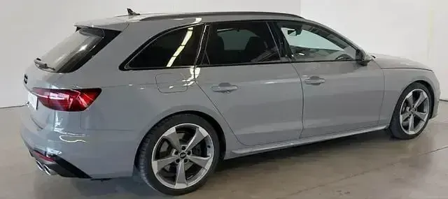 Gebraucht Audi S4 Sport 341 PS (250 kW) 2023 Individuallackierungen audi ex Kombi
