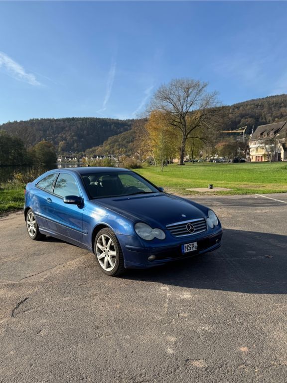 Blau Gebraucht 2002 Mercedes C200 Coupé | 1.400 € (Fairer Preis) - Bild 1/4