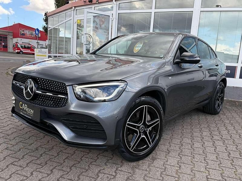 Grau Gebraucht 2020 Mercedes GLC300 AMG Coupé | 44.990 € (Fairer Preis) - Bild 1/4