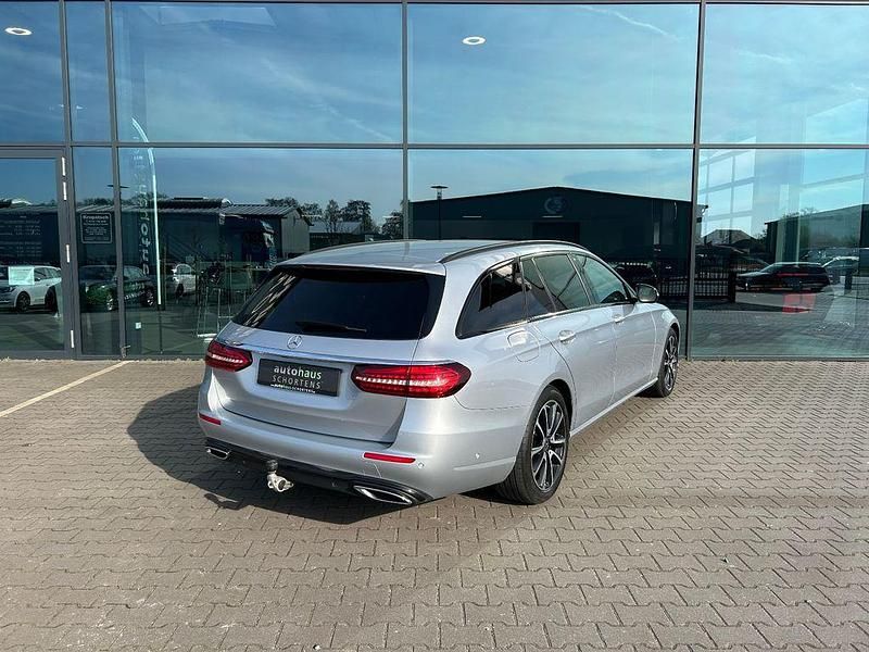 Gebraucht Mercedes E220 Avantgarde 200 PS (147 kW) 2022 Silber Limousine