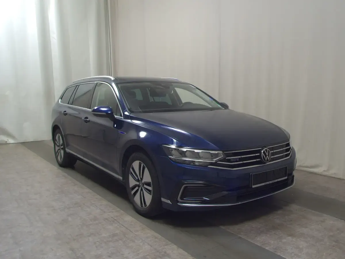 Gebraucht VW Passat GTI 218 PS (160 kW) 2021 Aquamarinblau metallic Kombi
