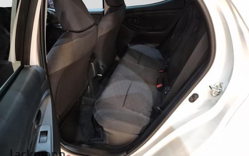 Neu Toyota Yaris Hybrid 116 PS (85 kW) 2026 Weiß Limousine