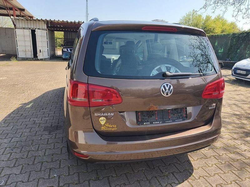 Gebraucht VW Sharan Comfortline 150 PS (110 kW) 2011 Braun Van / Kleinbus
