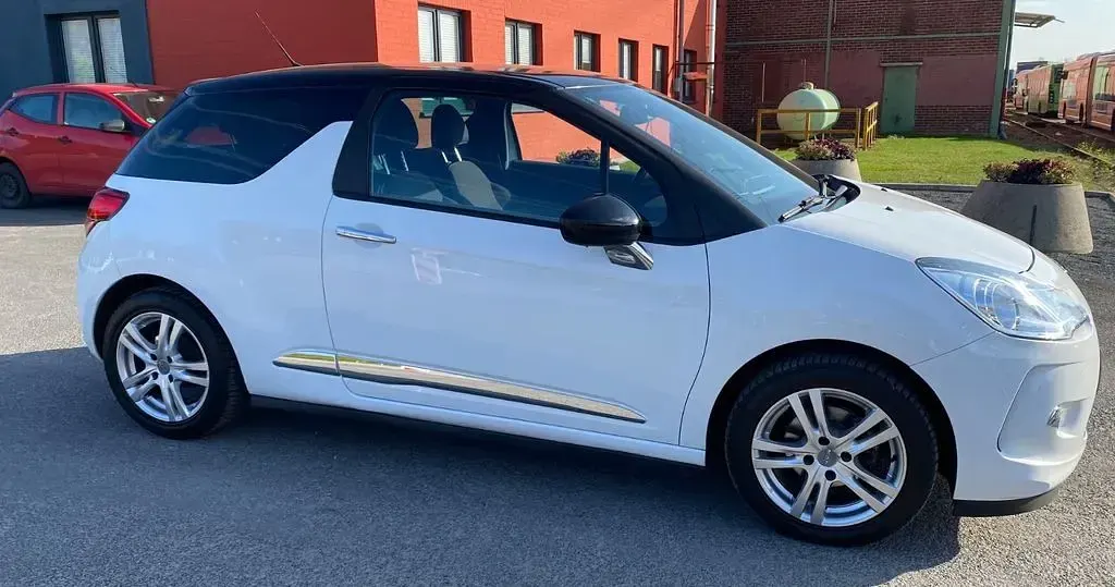 Gebraucht Citroën DS3 Chic 82 PS (60 kW) 2015 Weiß Kleinwagen
