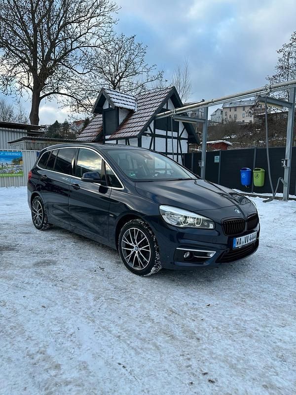 Blau Gebraucht 2016 BMW 220 Luxury Line Kombi | 11.900 € - Bild 1/4