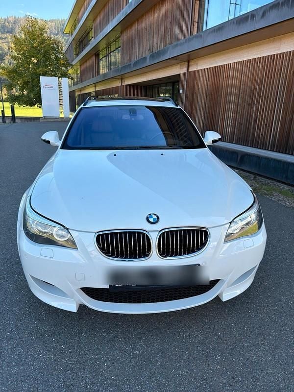 Weiß Gebraucht 2010 BMW M5 Kombi | 125.000 € - Bild 1/4