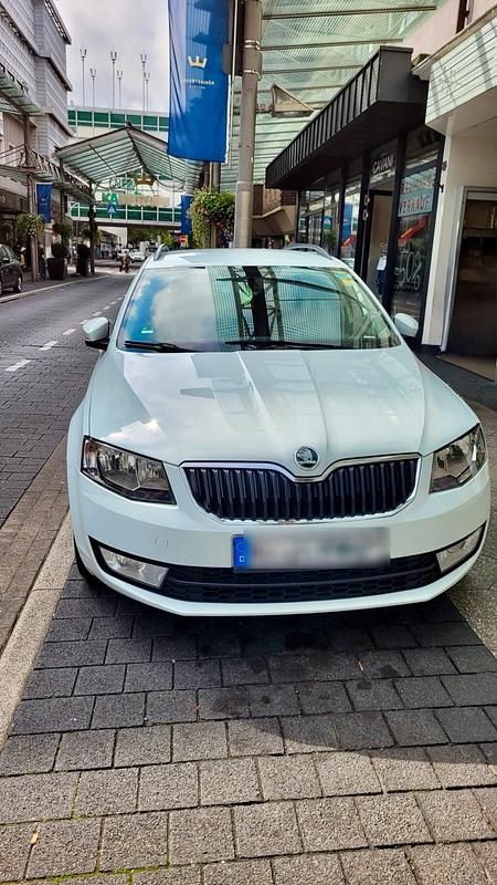 Weiß Gebraucht 2016 Skoda Octavia vRS Kombi | 11.500 € (Fairer Preis) - Bild 1/4