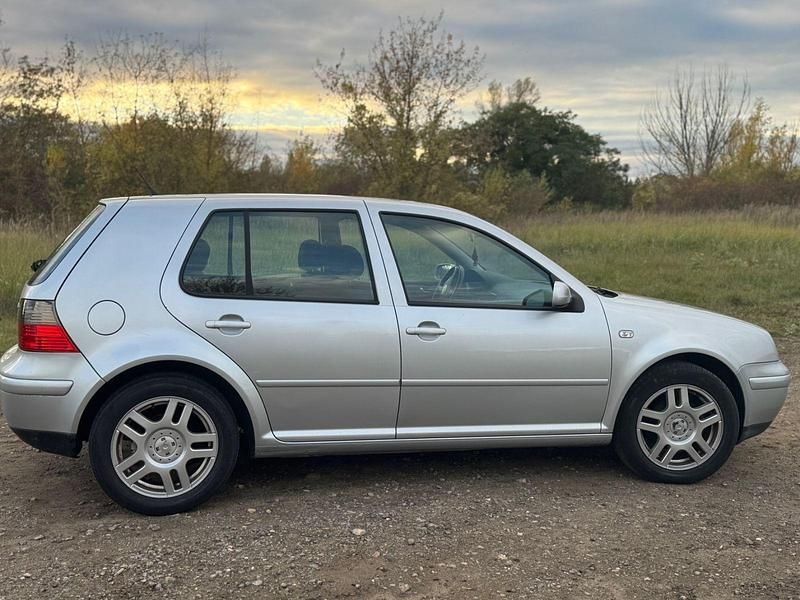 Gebraucht VW Golf IV Basis 105 PS (77 kW) 2002 Silber Kleinwagen