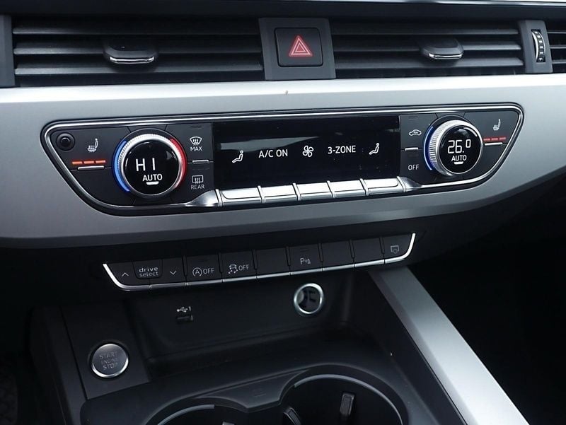 Gebraucht Audi A4 Sport 204 PS (150 kW) 2024 Schwarz Limousine