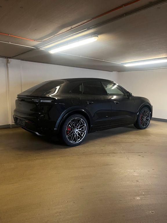 Neu Porsche Macan Turbo 469 kW (639 PS) 2026 Schwarz SUV