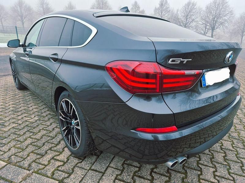 Grau Gebraucht 2014 BMW 520 Gran Turismo Luxury Line Limousine | 19.000 € (Teuer) - Bild 1/4