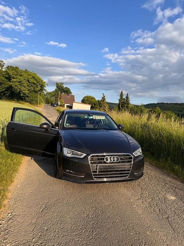 Braun Gebraucht 2013 Audi A3 Kombi | 9.900 € (Fairer Preis) - Bild 1/4