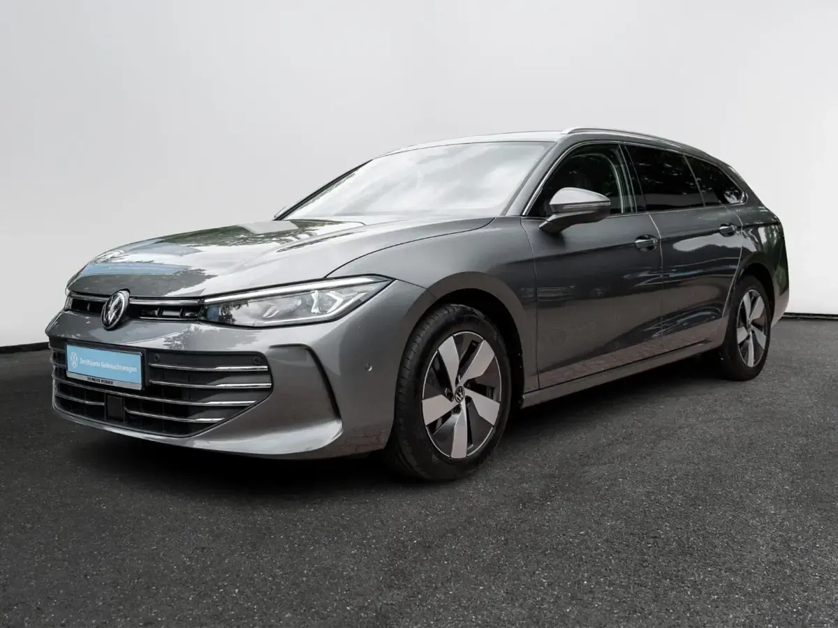 Gebraucht VW Passat Business 150 PS (110 kW) 2025 Grau Kombi