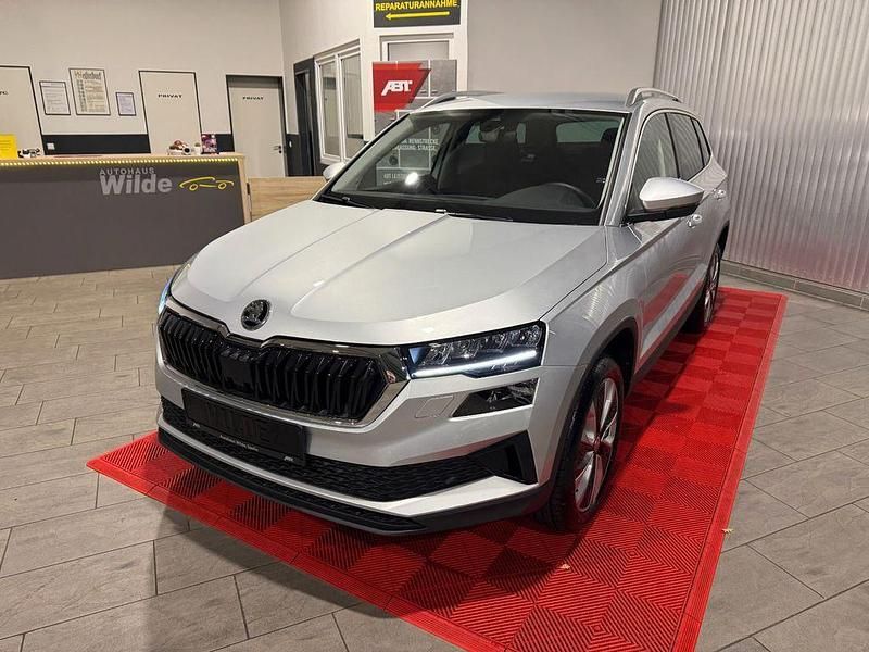 Silber Gebraucht 2024 Skoda Karoq Selection SUV | 25.400 € (Fairer Preis) - Bild 1/4
