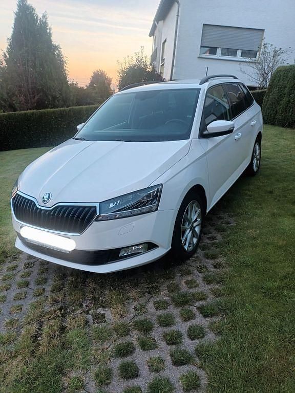 Weiß Gebraucht 2018 Skoda Fabia Style Kombi | 8.990 € (Guter Preis) - Bild 1/4