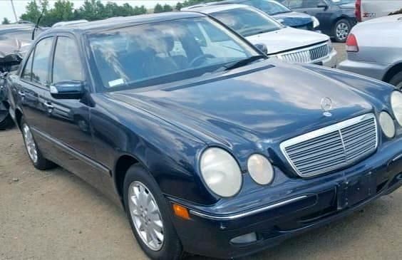 Gebraucht Mercedes E240 170 PS (125 kW) 1998 Blau Limousine