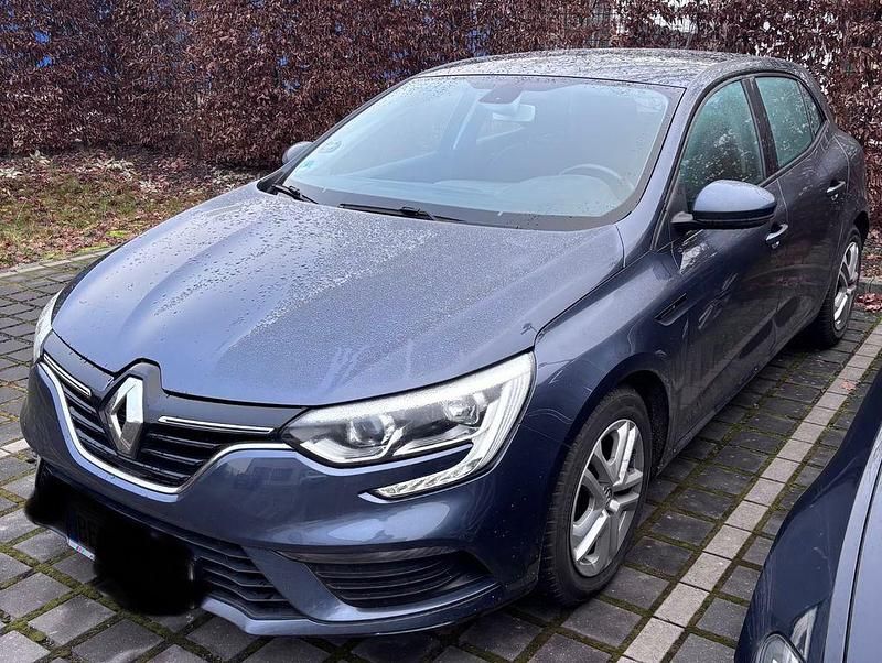 Grau Gebraucht 2017 Renault Mégane IV Play Limousine | 7.990 € (Guter Preis) - Bild 1/4