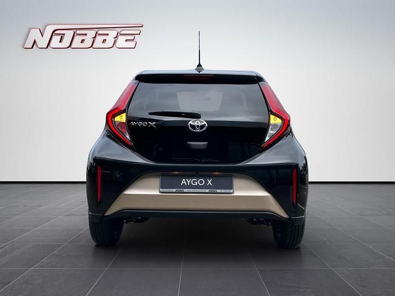 Neu Toyota Aygo X 72 PS (52 kW) 2025 Ginger beige metallic/dach mys SUV