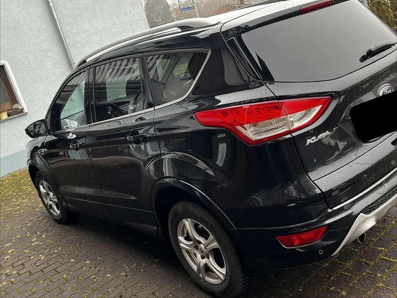 Gebraucht Ford Kuga Titanium 150 PS (110 kW) 2015 Schwarz SUV