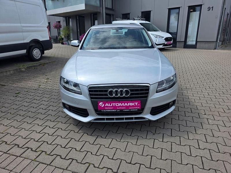 Silber Gebraucht 2010 Audi A4 Attraction Limousine | 8.490 € (Fairer Preis) - Bild 1/4