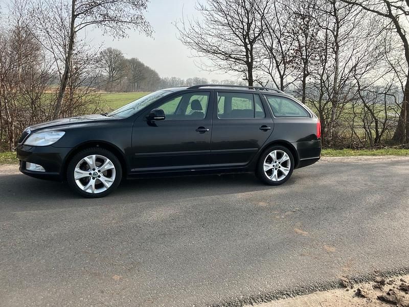 Gebraucht Skoda Octavia 140 PS (102 kW) 2011 Schwarz Kombi