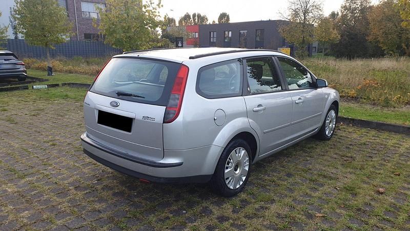 Gebraucht Ford Focus Ghia 100 PS (73 kW) 2006 Silber Kombi