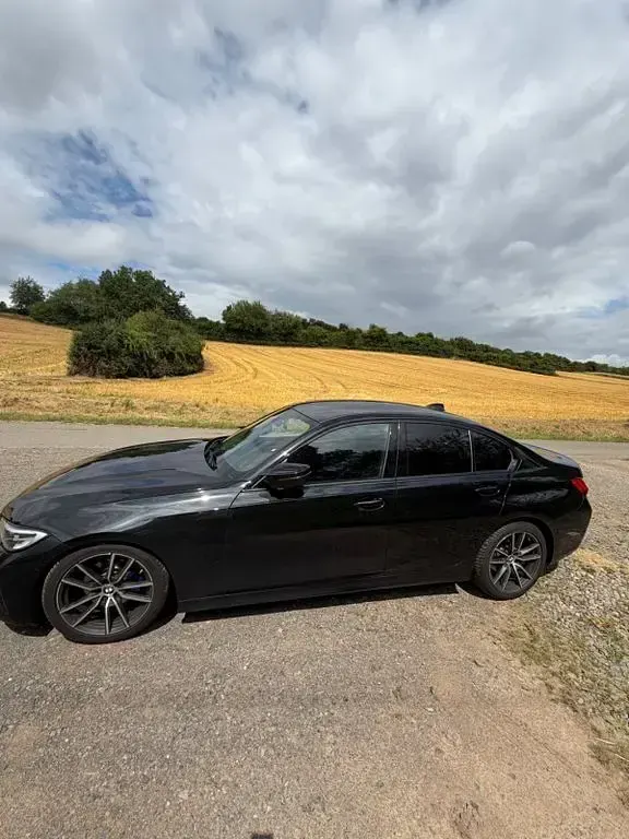 Gebraucht BMW 320 Sport Line 184 PS (135 kW) 2020 Schwarz Limousine
