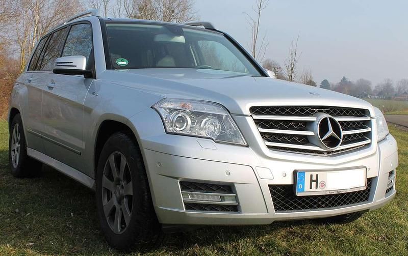 Silber Gebraucht 2012 Mercedes GLK320 Edition 1 SUV | 21.985 € (Etwas zu teuer) - Bild 1/4