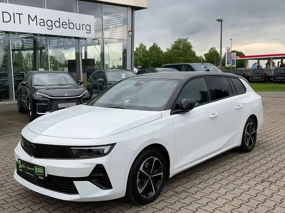 Gebraucht Opel Astra 131 PS (96 kW) 2025 Lack weiss banquise/typ aussen Kleinwagen